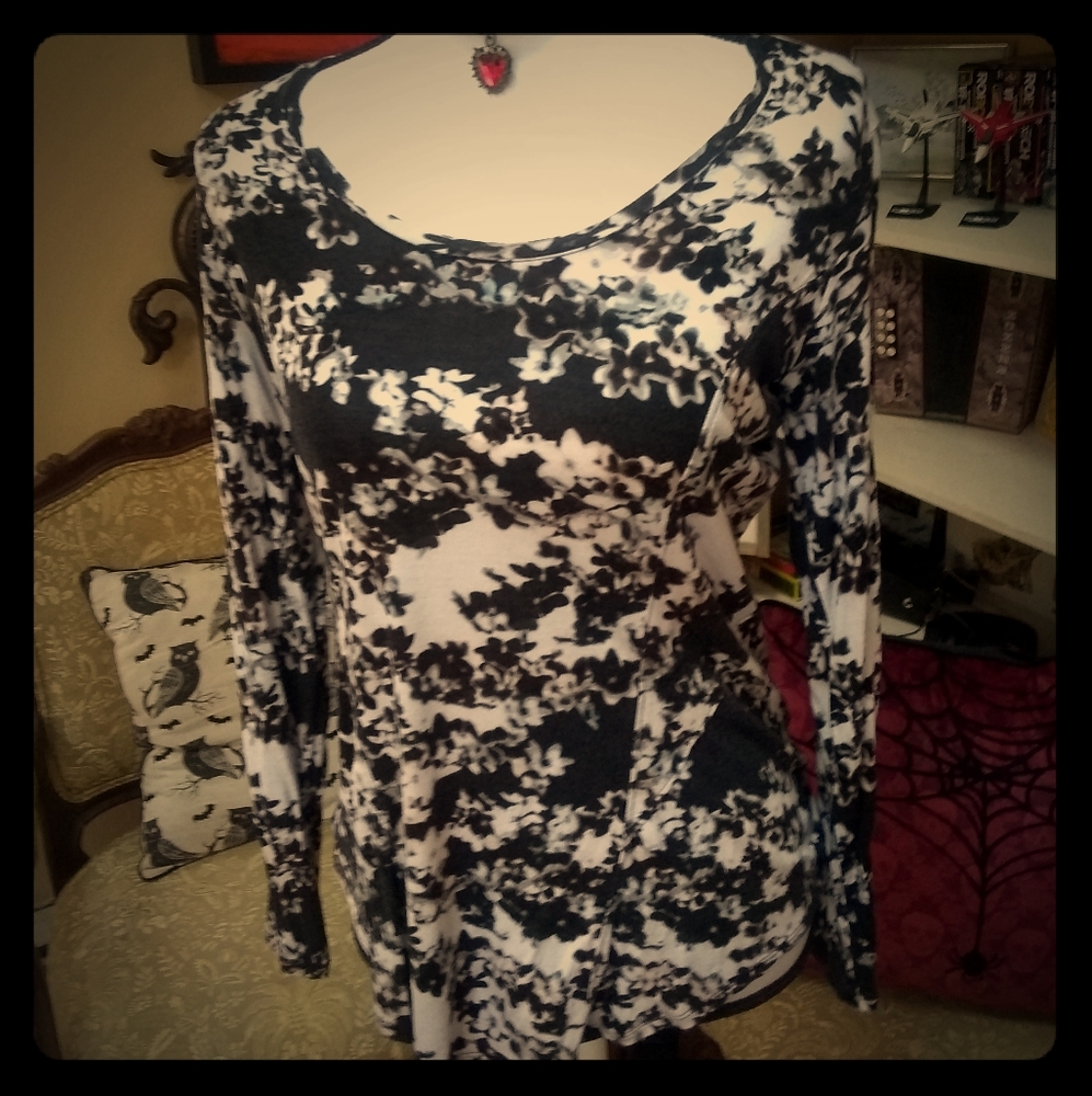 Black and white floral grunge like blouse